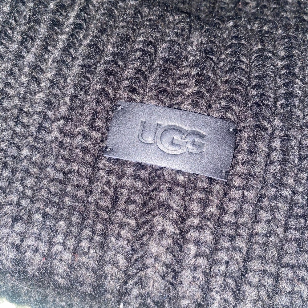 UGG EMBELLISHED KNIT CUFF BEANIE Nwts - Picture 7 of 12